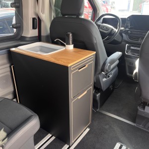 Reiseschrank, Küchenschrank, Laptopschrank hinter dem Fahrersitz – Neuer Ford Tourneo Custom, Ford Transit Custom